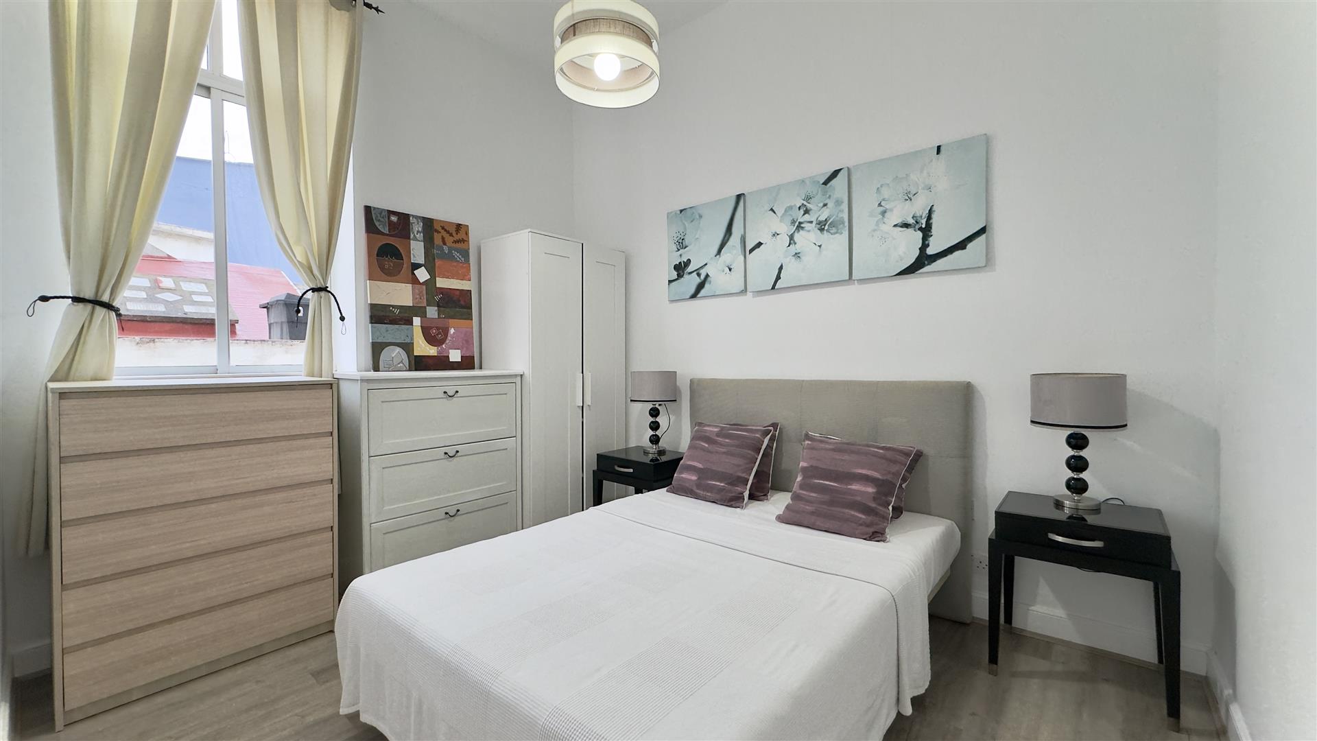 Image of Apartment - 2 Bedrooms - 1 Bathrooms for Sale in South District-Gibraltar, Image 3